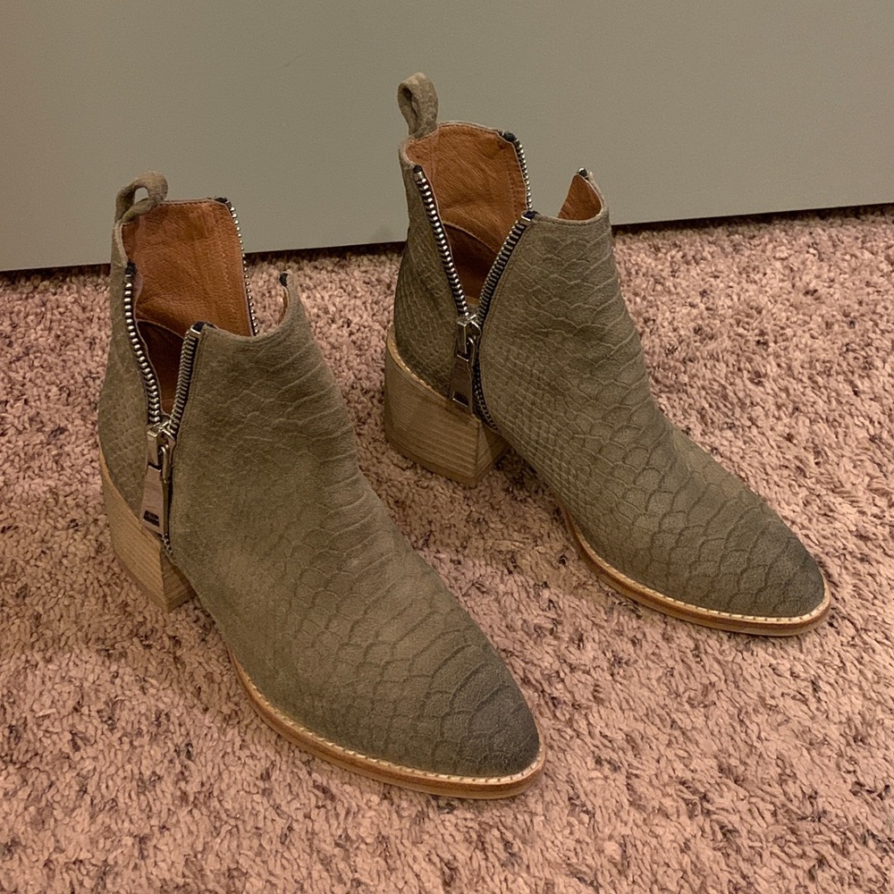 Jeffrey Campbell Boone Ankle Bootie